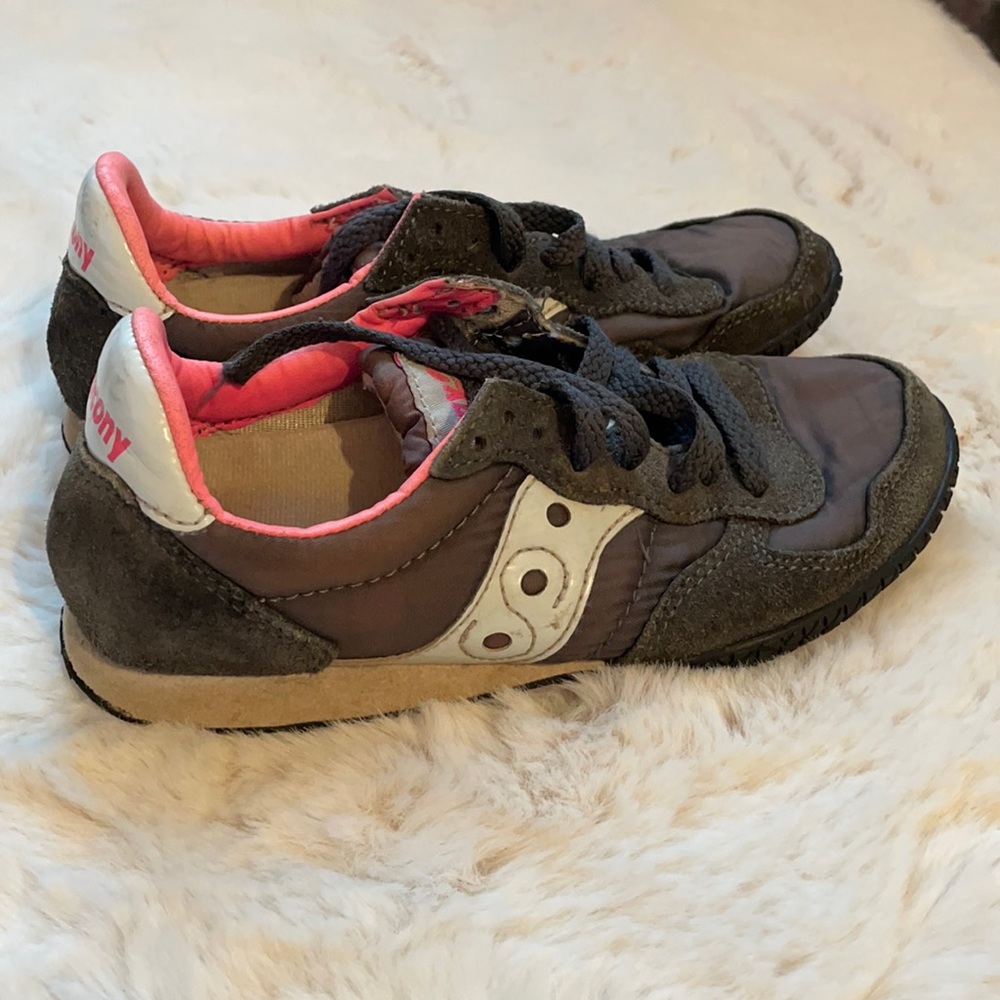 Kids gray and pink shoes ( size 5 )